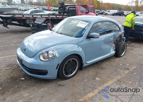 2012 Volkswagen Beetle 2.5L z USA, uszkodzony, nr VIN 3VWJP7AT3CM651722